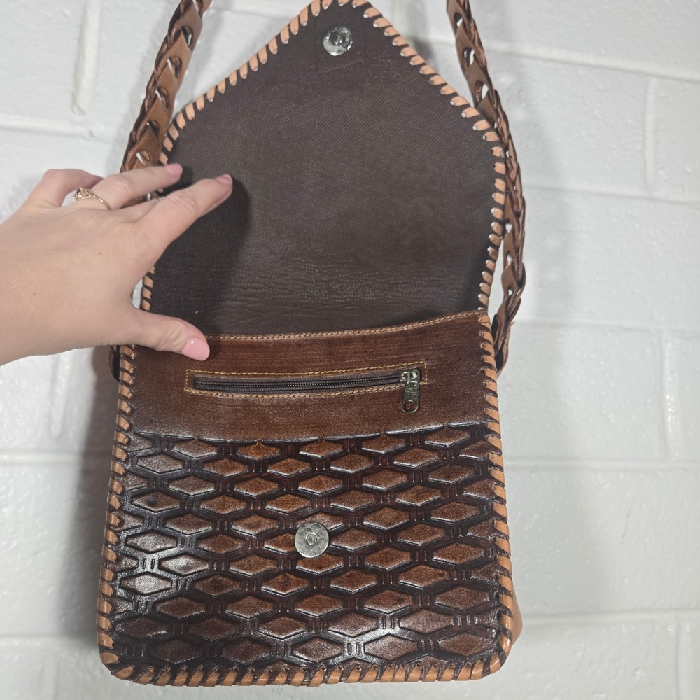 Vtg Genuine Leather Syria Tooled Detail Mandala Hippie Boho Crossbody Bag Purse - Picture 4 of 10